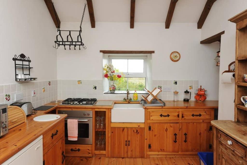Red Stonecutters Cottage, Doolin Carrowauff Eksteriør bilde